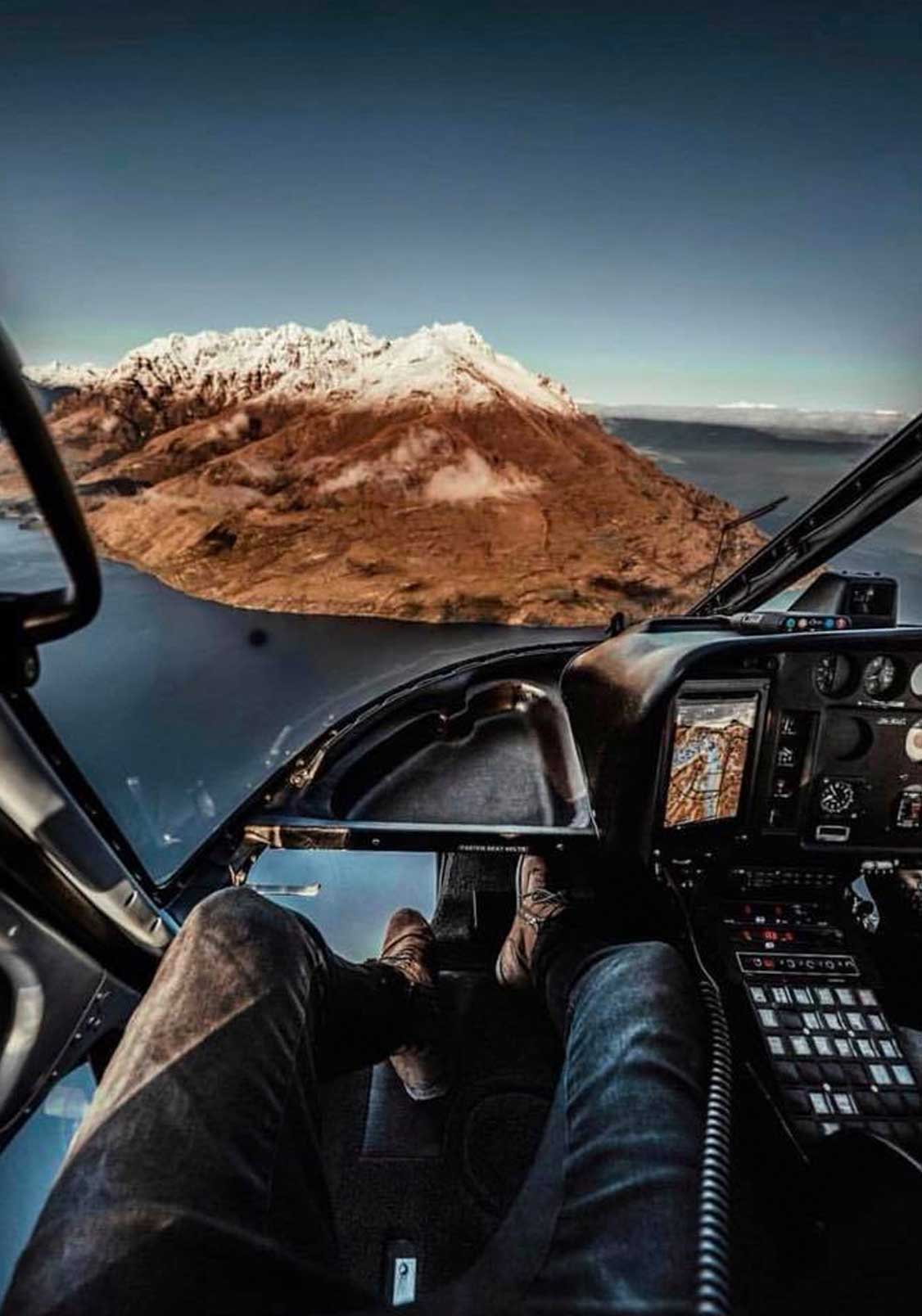 Breathtaking helicopter ride over the mountains of New Zealand - first-person view.