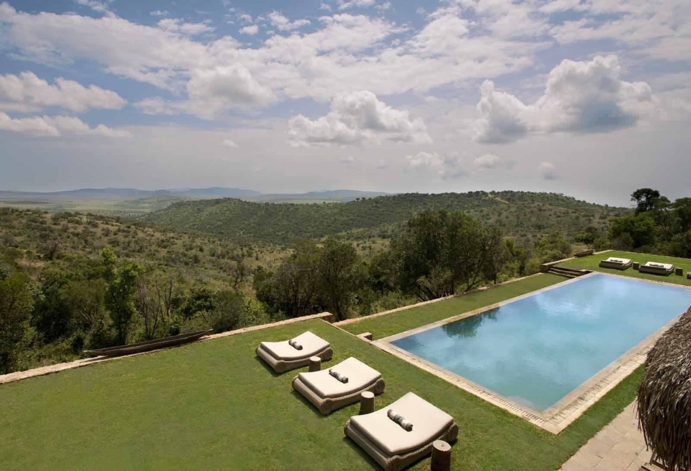 The heated infinity pool at Sirai House looking over Borana Conservancy